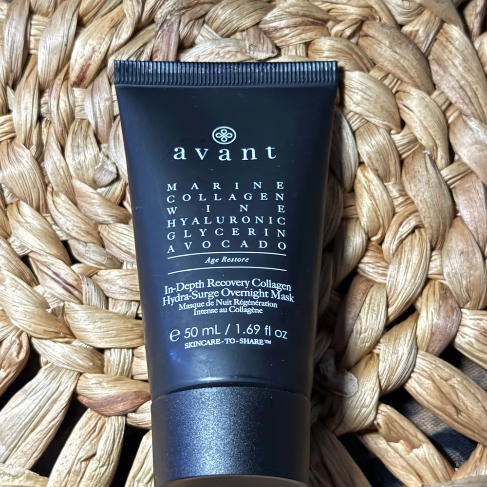 Avanti Black Overnight Recovery Collagen Mask